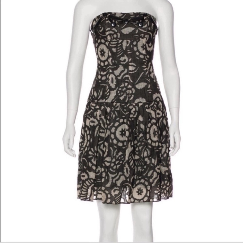NEW RUNWAY DVF DRESS - Picture 3 of 8